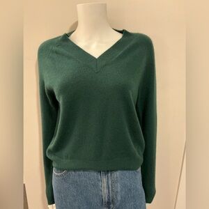 Minnie Rose Green Cashmere V Neck - MINT!